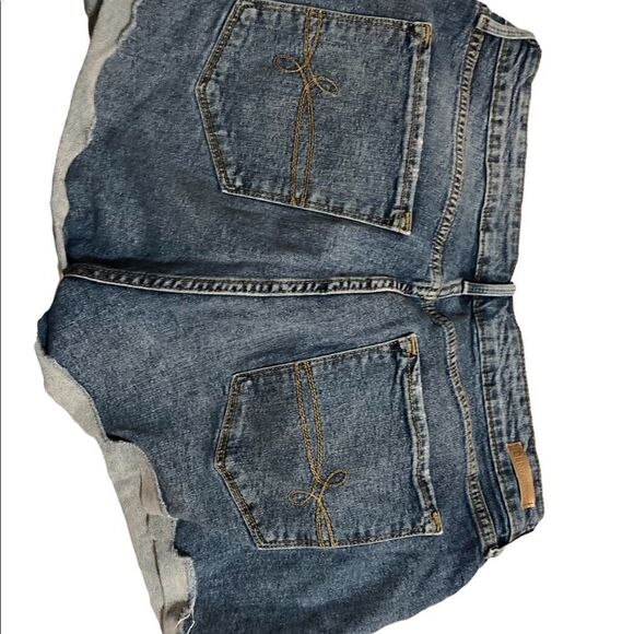 Denizen shorts by Levi’s, size 14, good condition, intentional rips in the front - Picture 2 of 2